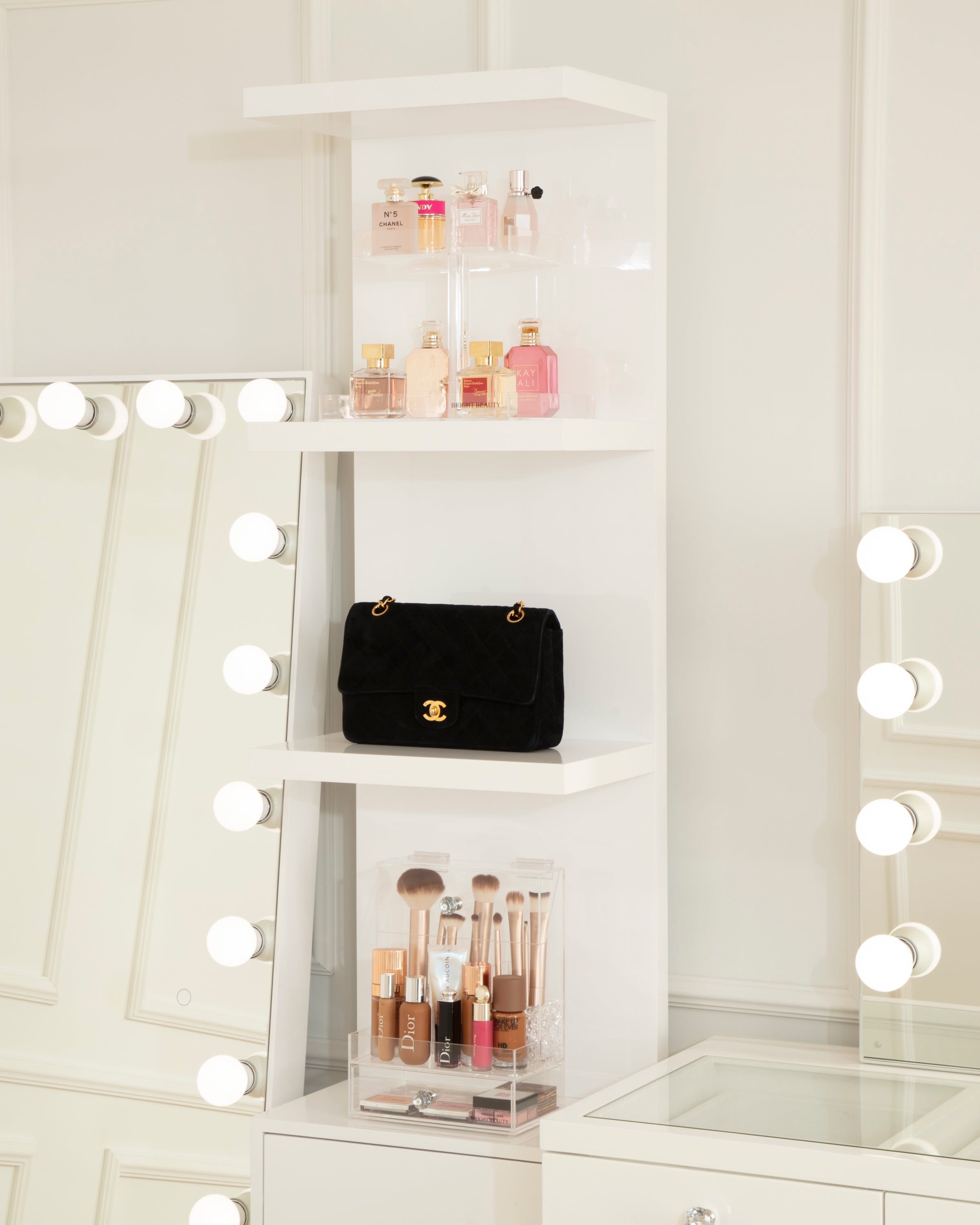 The Make-up base organizer