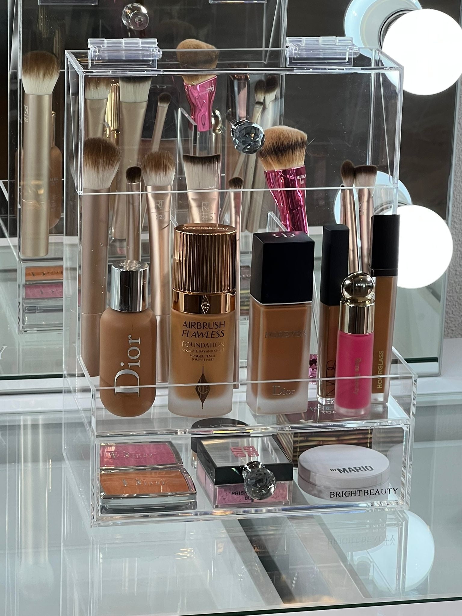 The Make-up base organizer